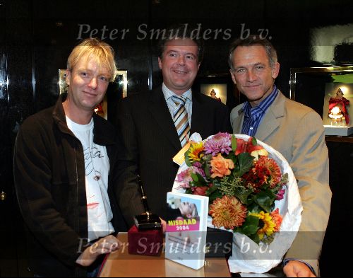Amsterdam 17 november 2004
Presentatie boek Jaap Jongbloed enSimon Vuyk.
Simon Vuyk Han Jahae en Jaap Jongbloed