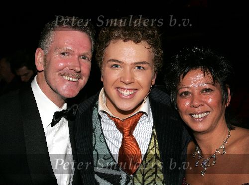 Eindhoven 21 november 2004
Premiere Hello Dolly in schouwburg Eindhoven.
Jamai Idols met ouders