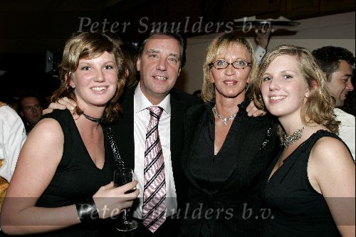 Amsterdam 26 november 2004
Premiere Andre v Duin in Carre
Jan Rietman met vriendin en dochters