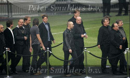 Amsterdam 27 september 2004
Afscheid Andre Hazes in de Amsterdam Arena
Paul de Leeuw Guus Meeuwis Blof en John v d Ven
Peter Smulders bv