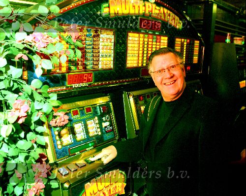 Amsterdam 10 november 2004
Joop v Tellingen achter gokkast