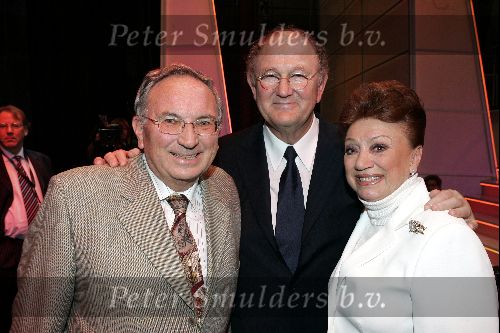 Amsterdam 26 november 2004
Premiere Andre v Duin in Carre
Joop v d Ende Corrie v Gorp en Frans v Dusschoten
