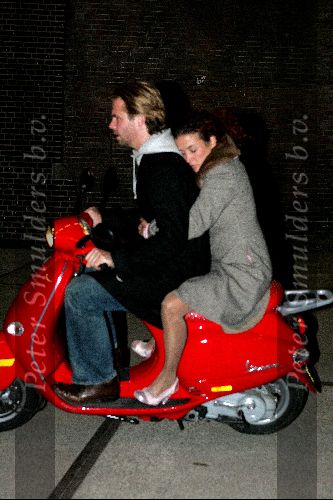 Amsterdam 8 november 2004
Herdenkingsdienst Theo v Gogh in de westergasfabriek.
Katja Schuurman op scooter met Thijs Romer