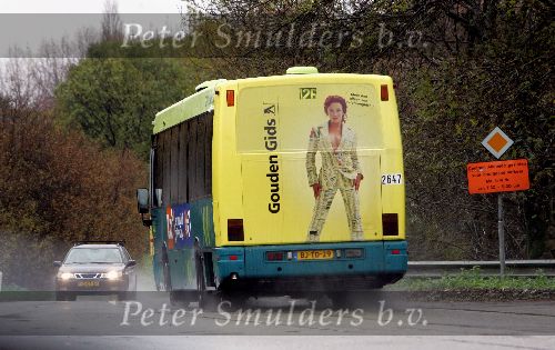 Amsterdam 10 november 2004
Katja Schuurman achter op bus met reclame de gouden gids