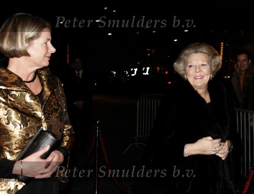Den Haag 24 november 2004
Feest Prins Friso en Mabel Wisse Smit in danstheater.
Koningin Beatrix met de moeder van Mabel Wisse Smit