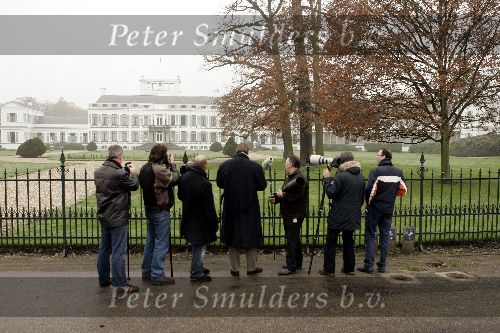 Soestdijk 29 november 2004
Pers en fotografen  bij Paleis soestdijk.