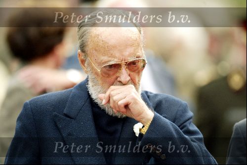 Best 16 september 2002
Prins Bernhard op bezoek in het oorlogsmuseum