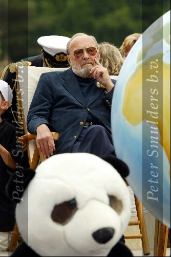 Kaatsheuvel  19 juni 2002
Prins Bernhard opening Panda droom in de Efteling
Prins Bernhard  en Hans Weijers


Peter Smulders bv