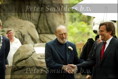 Kaatsheuvel  19 juni 2002
Prins Bernhard opening Panda droom in de Efteling
Bernhard en Hans Weijers