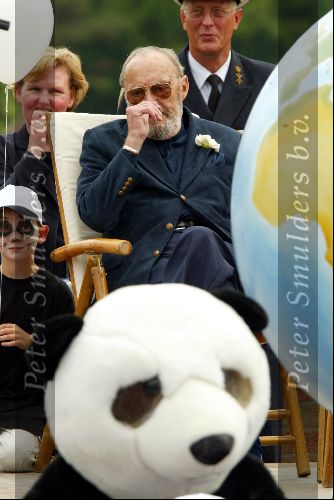 Kaatsheuvel  19 juni 2002
Prins Bernhard opening Panda droom in de Efteling
Prins Bernhard  en Hans Weijers