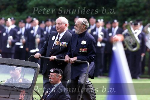 Soestdijk 27 juni 2001
 Prins Bernhard en Prins Willem Alexander bij het defile  op soestdijk.