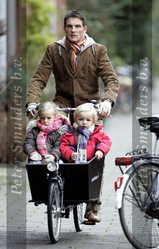 Amsterdam 27 november 2004
Prins Maurits met Anna en Lucas op bakfiets