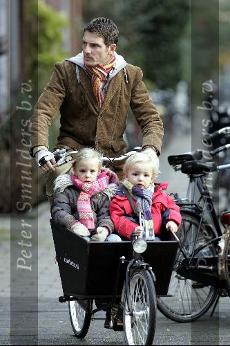 Amsterdam 27 november 2004
Prins Maurits met Anna en Lucas op bakfiets