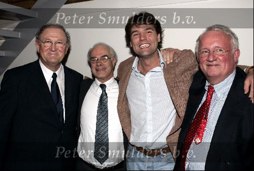 Amsterdam 26 november 2004
Premiere Andre v Duin in Carre
Reinout Oerlemans met Joop v d Ende Huib Boermans  en Carel v Dodewaard