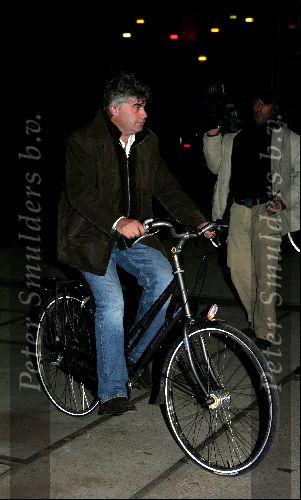 Amsterdam 8 november 2004
Herdenkingsdienst Theo v Gogh in de westergasfabriek.
Rob Oudkerkop de fiets