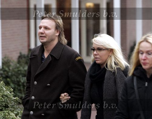 Velsen Driehuis 30 november 2004
Begrafenis Wim Rigter .
Rob Stenders met zijn vriendin Margje Teeuwen