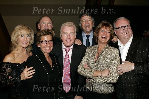 Amsterdam 26 november 2004
Premiere Andre v Duin in Carre
Joop v d Ende en Andre v Duin Joke Bruys Janine v d Ende Simone Kleinsma Guus Verstraete en Ron Brandsteder