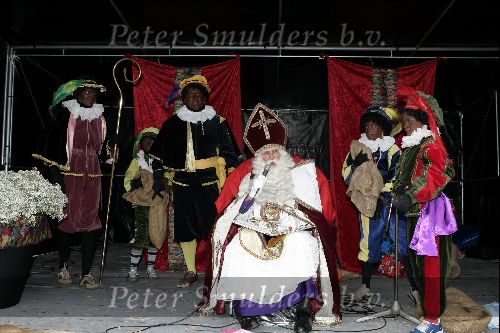 Amsterdam 27 november 2004
Sinterklaas op de cornelis schuytstraat.
Sinterklaas en Zwarte piet