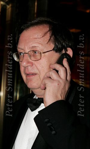 Amsterdam 15 november 2004
Opening theater Carre in Amsterdam.
Tjeenk Willink met gsm