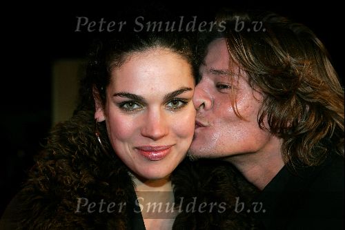 Almere 12 november 2004
Premiere Incredibles in nieuwe bioscoop Almere.
Tygo Gernandt met Anna Drijver kussend