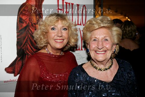 Eindhoven 21 november 2004
Premiere Hello Dolly in schouwburg Eindhoven.
Willeke Alberti en Ria Alberti