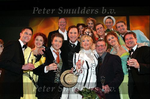 Eindhoven 21 november 2004
Premiere Hello Dolly in schouwburg Eindhoven.
 Jos Brink enWilleke Alberti Jamai en Roel Vente en Albert Verlinden