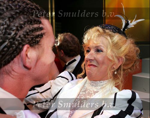 Eindhoven 21 november 2004
Premiere Hello Dolly in schouwburg Eindhoven.
Willeke Alberti   met Johnny de Mol met staart