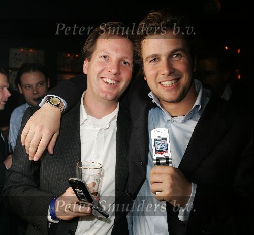 Amsterdam 18 november 2004
Presentatie 2goTV (vodafone) in de Kroon.
Winston Gerschtanowitz met Michiel Mol en gsm