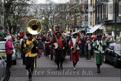 Amsterdam 27 november 2004
Sinterklaas op de cornelis schuytstraat.
Zwarte Piet