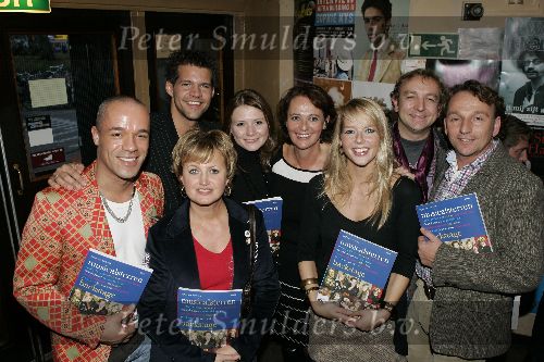 Amsterdam 7 november 2005
Presentatie boek van Agnes v Oeveren .
Dick Cohen Vera Mann Chantal janzen Stanley Burlesson Jon v Eerd Rene v Kooten en Agnes v Oeveren