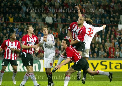 Eindhoven, 1 November 2005
Wedstrijd Champions League seizoen 2005/2006tussen PSV-AC Milaan, eindstand 1-0
Alex PSV Andre Ooijer Jefferson Farfan Jan Vennegoor of Hesselink
Foto: © Peter Smulders