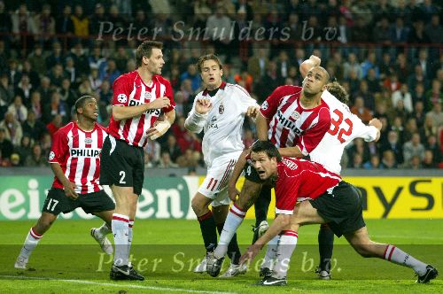 Eindhoven, 1 November 2005
Wedstrijd Champions League seizoen 2005/2006tussen PSV-AC Milaan, eindstand 1-0
Jefferson Farfan Jan Vennegoor of Hesselink Alex PSV Andre Ooijer
Foto: © Peter Smulders