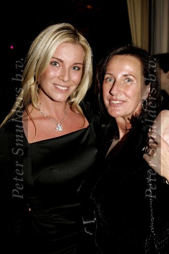 Amsterdam 28 november 2005
Beau Monde awards in het hilton.
Angela Kluivert en Mariet van Mill