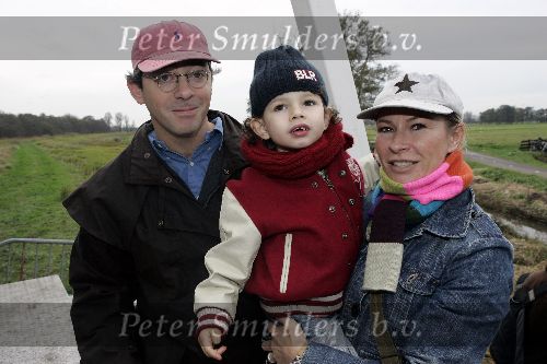 Muiderberg 12 oktober 2005
Dag tegen aanleg A6 en A9.
Annemieke Verdoorn met man en zoon james