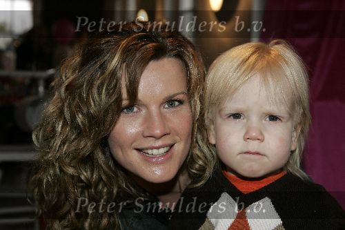 Ouderkerk aan de Amstel 23 november 2005
Presentatie tijdschrift kinderen bij rest Praq
Annette Barlo en haar zoontje