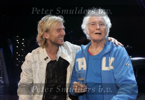 Tilburg, 20 November 2005
Premiere Turks Fruit in Stadsschouwburg Tilburg
Antonie Kamerling met Jan Wolkers.