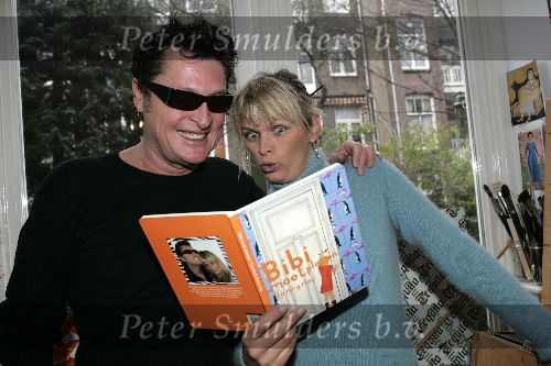 Amsterdam 23 november 2005
Barry Hay met zijn vrouw Sandra met hun kinderboek.