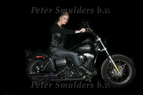 Lexmond 12 oktober 2005
Bridget Maasland krijgt Harley davidson moter.
Bridget met   woef t shirt