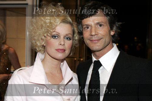 Amsterdam 28 november 2005
Beau Monde awards in het hilton.
 Bridget Maasland met visagist
