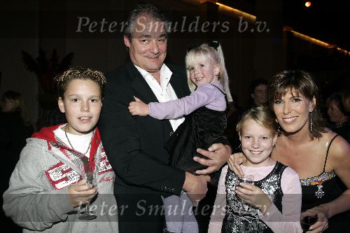Hilversum14 november 2005
40 jaar BZN in studio 21.
Carola Smit met man en kinderen