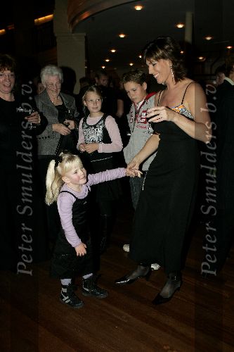 Hilversum14 november 2005
40 jaar BZN in studio 21.
Carola Smit met dochtertje