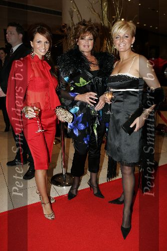 Amsterdam 28 november 2005
Beau Monde awards in het hilton.
Leontine Borsato Caroline Tensen en Yvonne Brandsteder