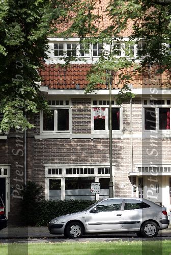 Amsterdam 6 november 2005
Chazia Mourali is samen met haar vriend gaan kijken voor huis op Apollolaan 46 in Amsterdam