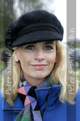 Muiderberg 12 oktober 2005
Dag tegen aanleg A6 en A9.
Daphne Deckers met pet/hoed