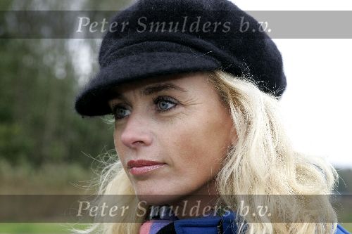 Muiderberg 12 oktober 2005
Dag tegen aanleg A6 en A9.
Daphne Deckers met pet/hoed