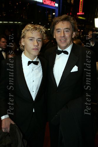Amsterdam 21 noveber 2005
Premiere Harry Potter in Tuschinski.
Ed Nijpels met zoon Bojan