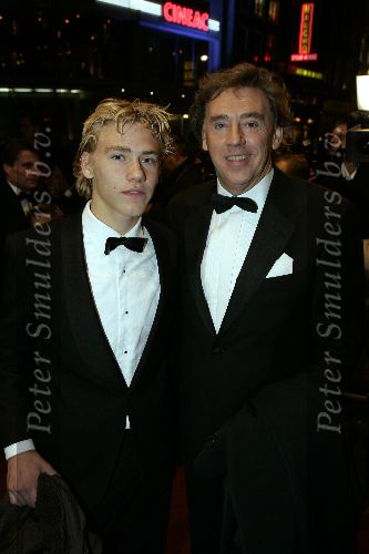 Amsterdam 21 noveber 2005
Premiere Harry Potter in Tuschinski.
Ed Nijpels met zoon Bojan