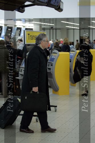Schiphol 2 november 2005
Oud bugemeester Ed v Thijn op schiphol