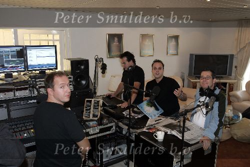 Fijnaart 5 november 2005
Frans Bauer opnames voor show van Edwin Evers van Radio 538 in huiskamer bij Frans thuis.  Rick Romijn(r) en Niels v Baarlen