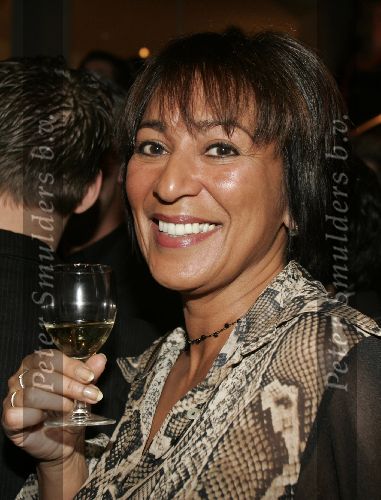 Tilburg, 20 November 2005
Premiere Turks Fruit in Stadsschouwburg Tilburg
Emmy Koeman ( vrouw van Feyenoord trainer Erwin Koeman )